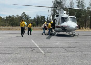Evacuaron ya a cinco personas por el incendio de Santa María del Río