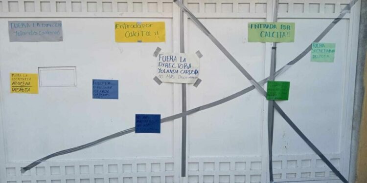 Protestan en la Escuela profesora Juana Marfil Castro por discriminación a un niño autista