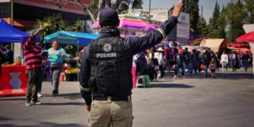 Policía municipal pone en marcha operativo en panteones con motivo del Día de las Madres
