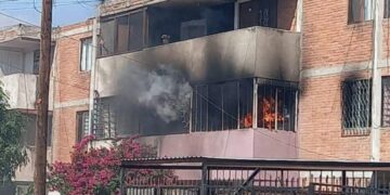 VIDEO: Incendio en departamento provoca alarma entre vecinos al oriente de la capital