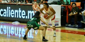 Santas caen en ante Correcaminos
