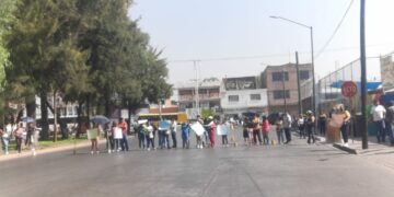 Bloquean la Alameda para exigir rehabilitación del Jardín de Niños Ferrocarriles Nacionales