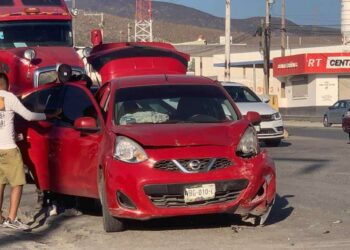 Accidente en Periférico deja cuantiosos daños
