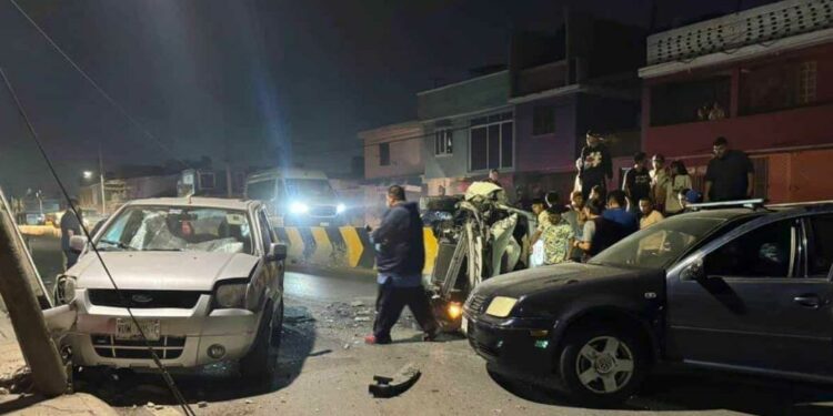 VIDEO: Taxista provoca aparatoso choque en Prados