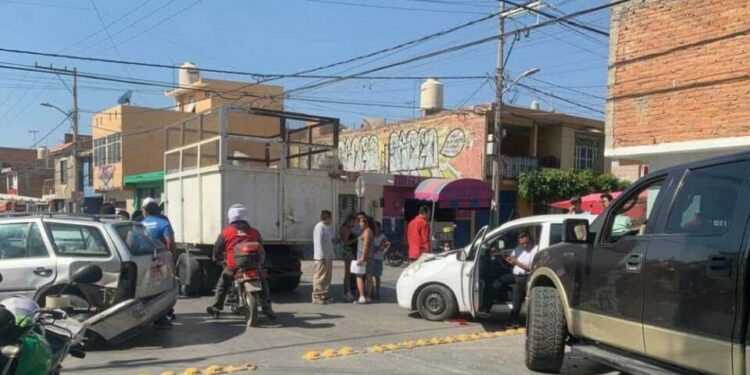 Choque múltiple en Pánfilo Natera y San Manuel causó grandes daños materiales
