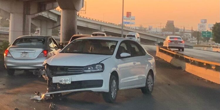 Cuantiosos daños en tres choques las primeras horas del viernes