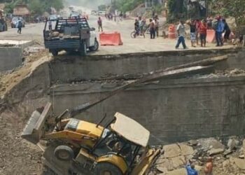 Colapsa puente en Tamazunchale en obra de carretera México-Laredo