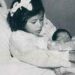 El extraño caso de la mamá más joven de la historia cumple 85 años