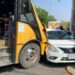 VIDEO: Dos lesionados en choque de taxi y urbano en avenida Salk