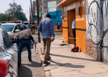 Asesinan a balazos a un joven en una tienda de pintura en la Av. Salk