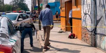 Asesinan a balazos a un joven en una tienda de pintura en la Av. Salk