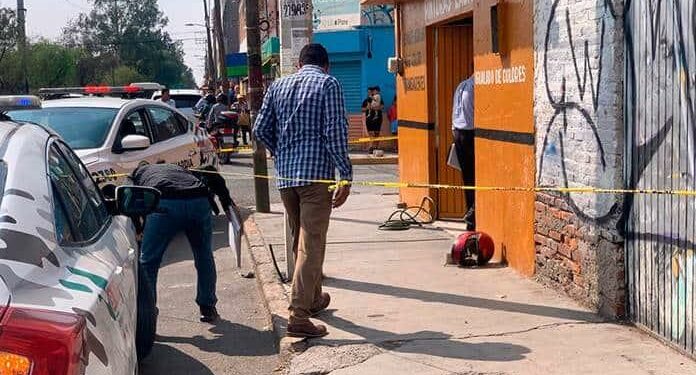 Asesinan a balazos a un joven en una tienda de pintura en la Av. Salk
