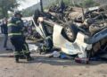 Caos en Zaragoza: Mueren 2 personas tras volcadura de combi