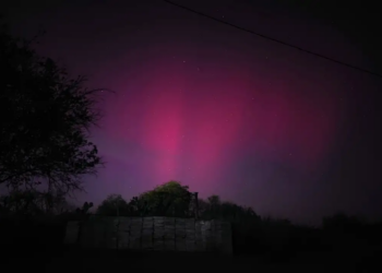 Tormenta solar ‘pinta’ con auroras boreales los cielos de México