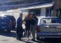 Auxilian a mujer en labor de parto y la escoltan al IMSS