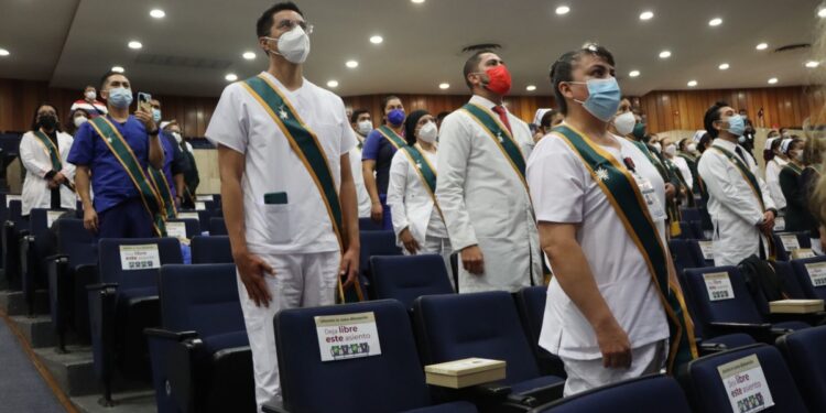 Colegio médico protesta ante AMLO por contratación de médicos cubanos en San Luis Potosí