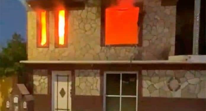 Rafaguean y queman una vivienda en Peñasco