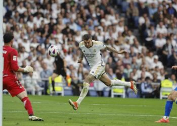 Real Madrid cumple con su parte al golear a Cádiz