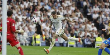 Real Madrid cumple con su parte al golear a Cádiz
