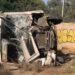 Cae autobús de personal a desnivel en Periférico