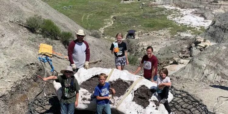 Tres niños descubren fósil de dinosaurio extremadamente raro