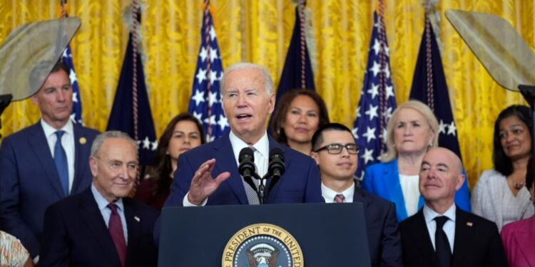 Biden beneficia a 320 mil mexicanos con Plan Migratorio
