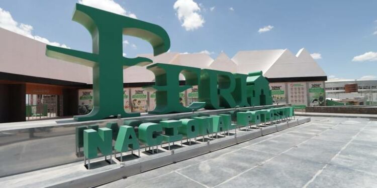 Comerciantes denuncian cobros de hasta 15 mil pesos por espacios en la Fenapo