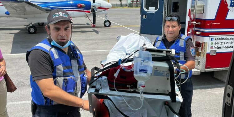 Trasladan a hospital de Galveston a menor electrocutada