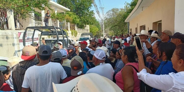 VIDEO| Impiden sacar paquetes electorales de Alaquines