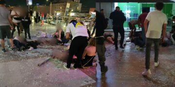 Dos jóvenes muertos y 15 heridos al saturarse plaza para ver a un Youtuber musical