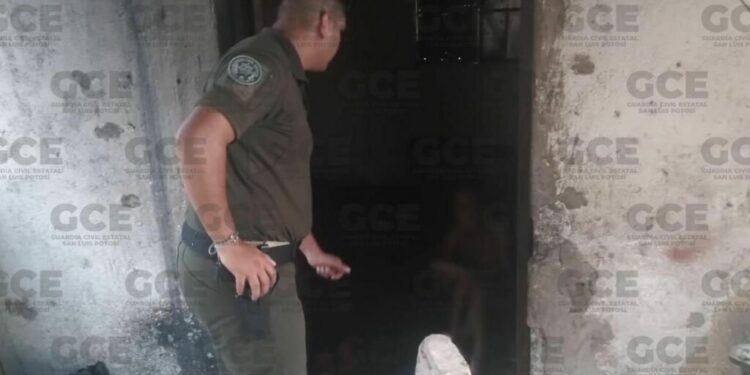 Rescatan del abandono a adulto mayor de 97 años, presenta signos de desnutrición