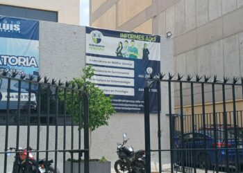 VIDEO: Jóvenes defraudados de la Universidad Potosina ya buscan otras opciones académicas