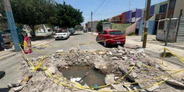 VIDEO: Denuncian omisión del Interapas en drenaje colapsado en El Llano