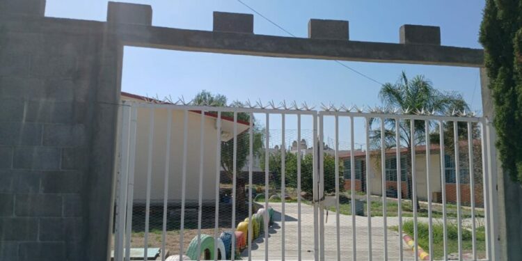 Exigen cese de directora del Jardín de Niños Rosa María Carranza