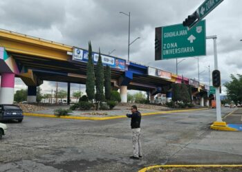 Policía Vial realizan control de tráfico por semáforos apagados en el sur de la ciudad