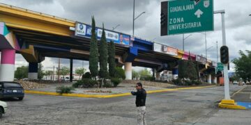Policía Vial realizan control de tráfico por semáforos apagados en el sur de la ciudad