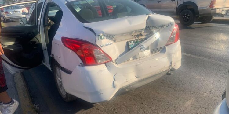 Accidente de tránsito entre vehículos en Salvador Nava