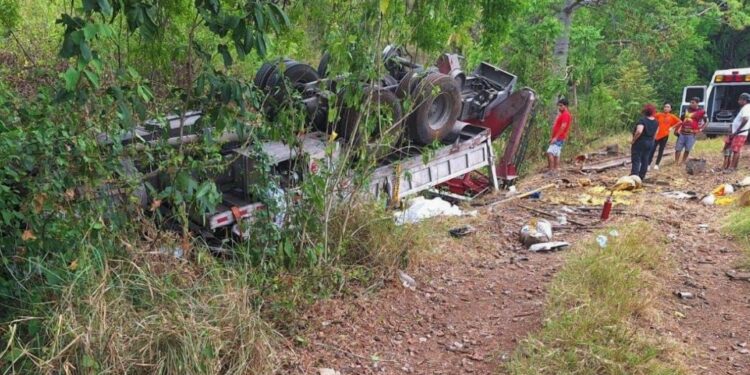 Seis cuerpos, los rescatados tras accidente en vías férreas en Tamasopo