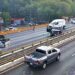 Aparatoso choque con volcadura en puente de Mariano Jiménez y Salvador Nava