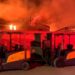 Aparatoso incendio arrasa con tres bodegas