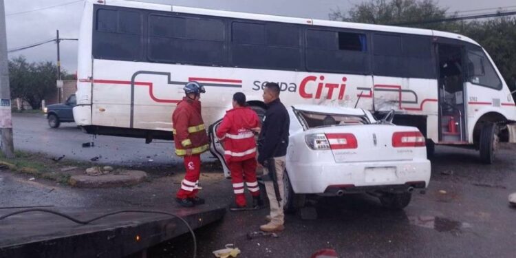 Aparatoso choque en carretera a Rioverde, cerca de Jassos