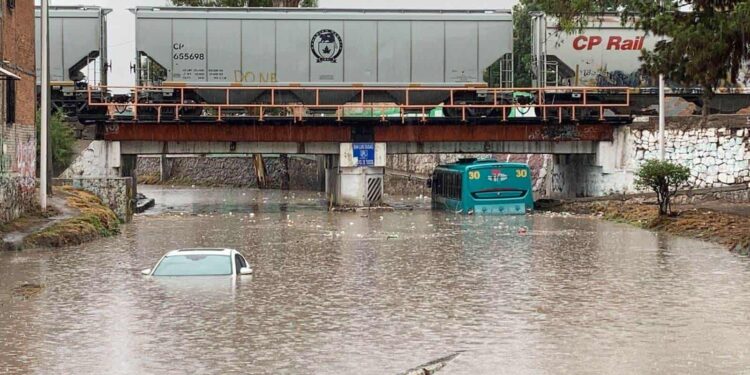 El caos se apodera de la capital por lluvias y obras a medias