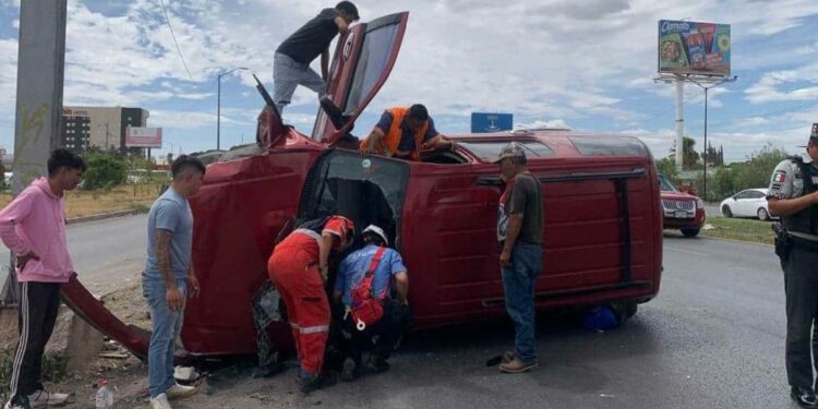 VIDEO: Una mujer lesionada en choque con volcadura sobre la ’57