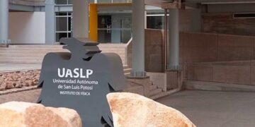 Esposa de acosador hostiga y agrede a las denunciantes
