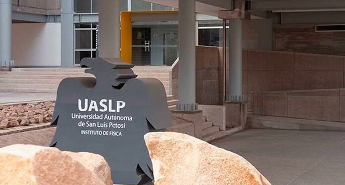 Esposa de acosador hostiga y agrede a las denunciantes