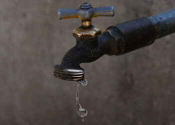 VIDEO: “Llevan el agua hasta que les de su gana”