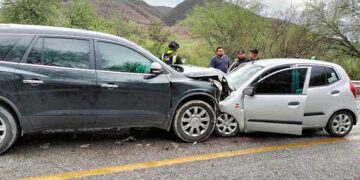 Padre e hija perdieron la vida en aparatoso choque en la Rioverde-San Luis