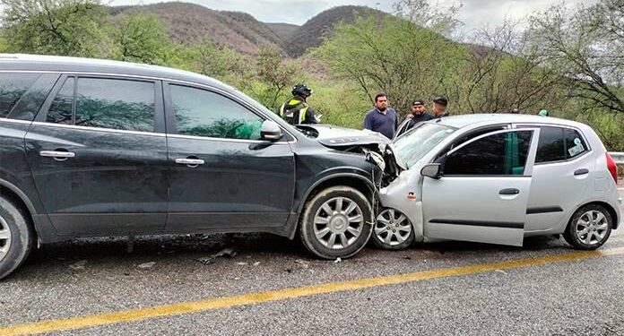 Padre e hija perdieron la vida en aparatoso choque en la Rioverde-San Luis