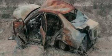 Hallan cuerpo encajuelado y carbonizado