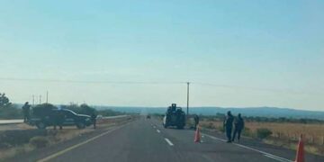 Localizan cadáver de un joven maniatado y con narco mensaje en Carretera a Zacatecas